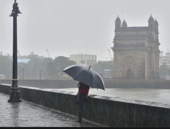 Maharashtra Rains: पांच दिनों तक मुंबई और आस-पास के इलाको में भारी बारिश से अलर्ट जारी